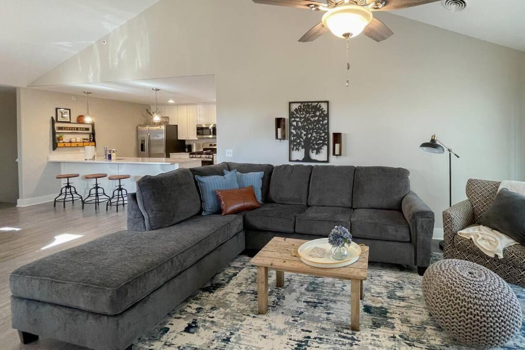New Beautiful 3 Bedroom Condo In Bettendorf Exterior photo