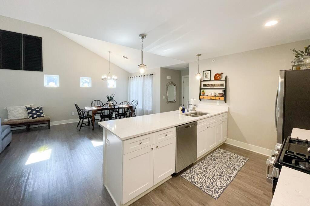New Beautiful 3 Bedroom Condo In Bettendorf Exterior photo