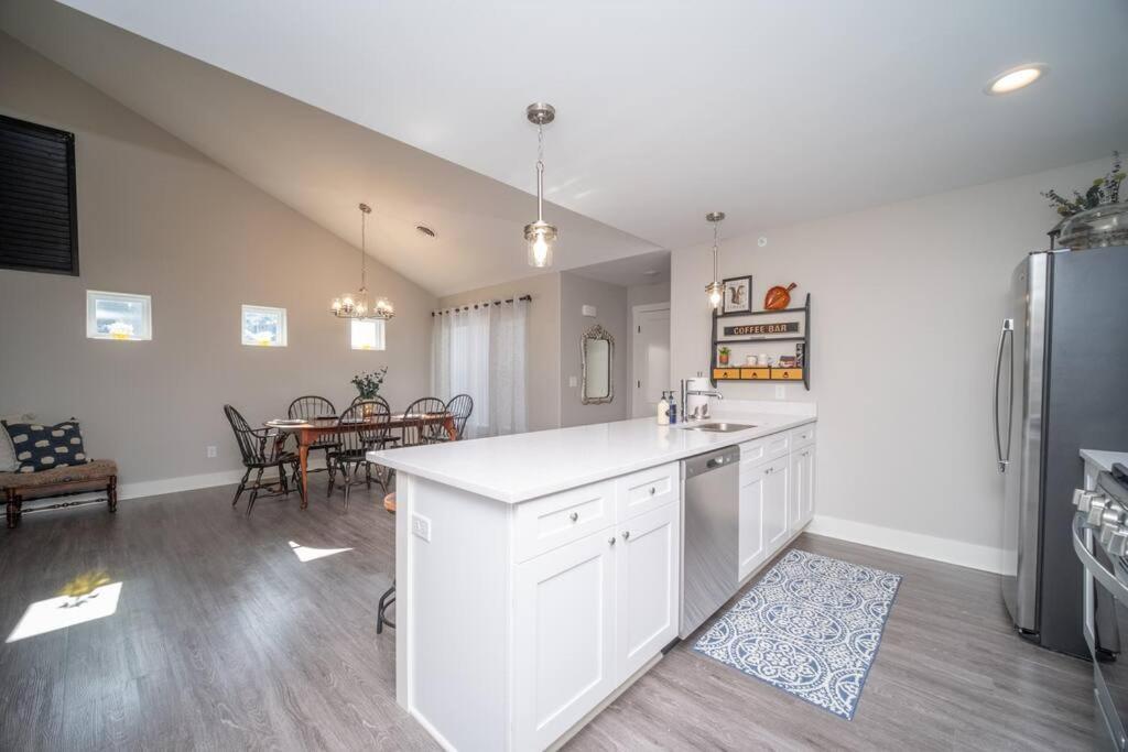 New Beautiful 3 Bedroom Condo In Bettendorf Exterior photo