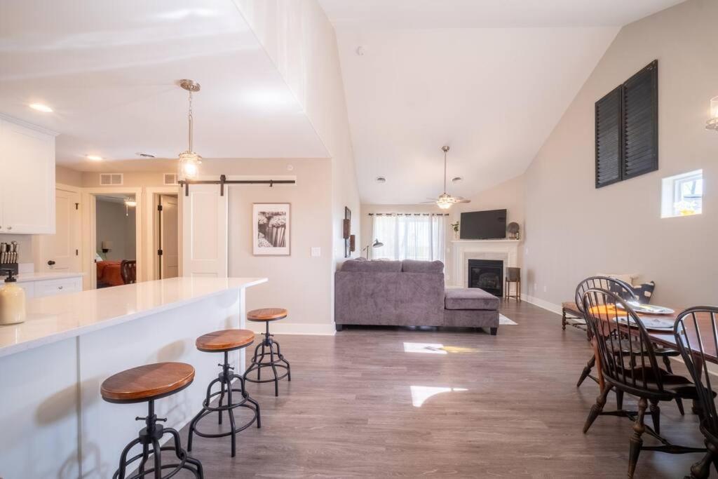 New Beautiful 3 Bedroom Condo In Bettendorf Exterior photo
