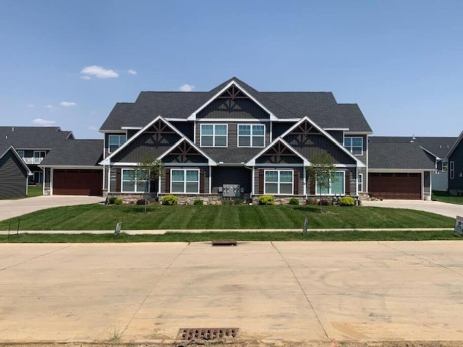 New Beautiful 3 Bedroom Condo In Bettendorf Exterior photo